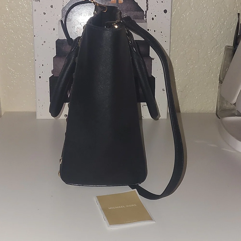 Michael Michael Kors Sandrine black saffiano leather gold stud LG to… - Picture 4 of 12